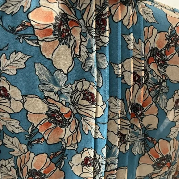 Cabi Cherish Printed Blouse - Blue and Cream - Picture 8 of 10